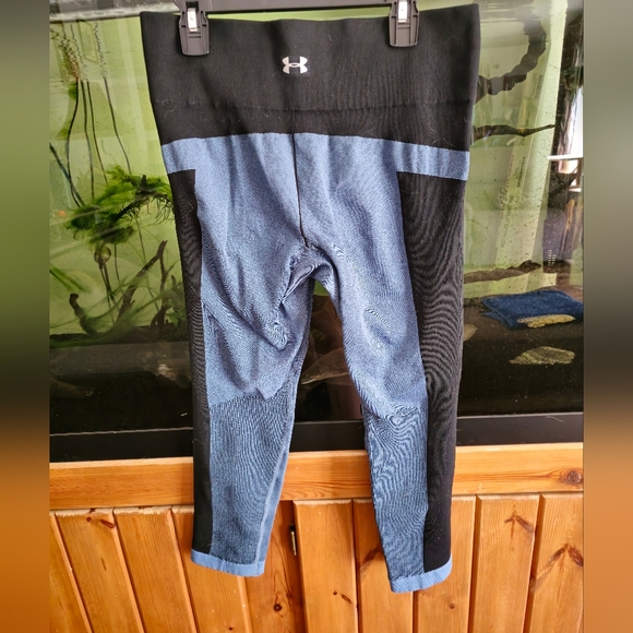🩵 B2G1 GUC compression crop capris active thick running - Picture 2 of 4